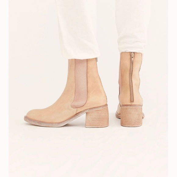 Free People Shoes - Free People Essential Chelsea boot